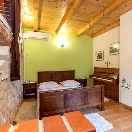 Apartment Tara Каштела Екстер'єр фото