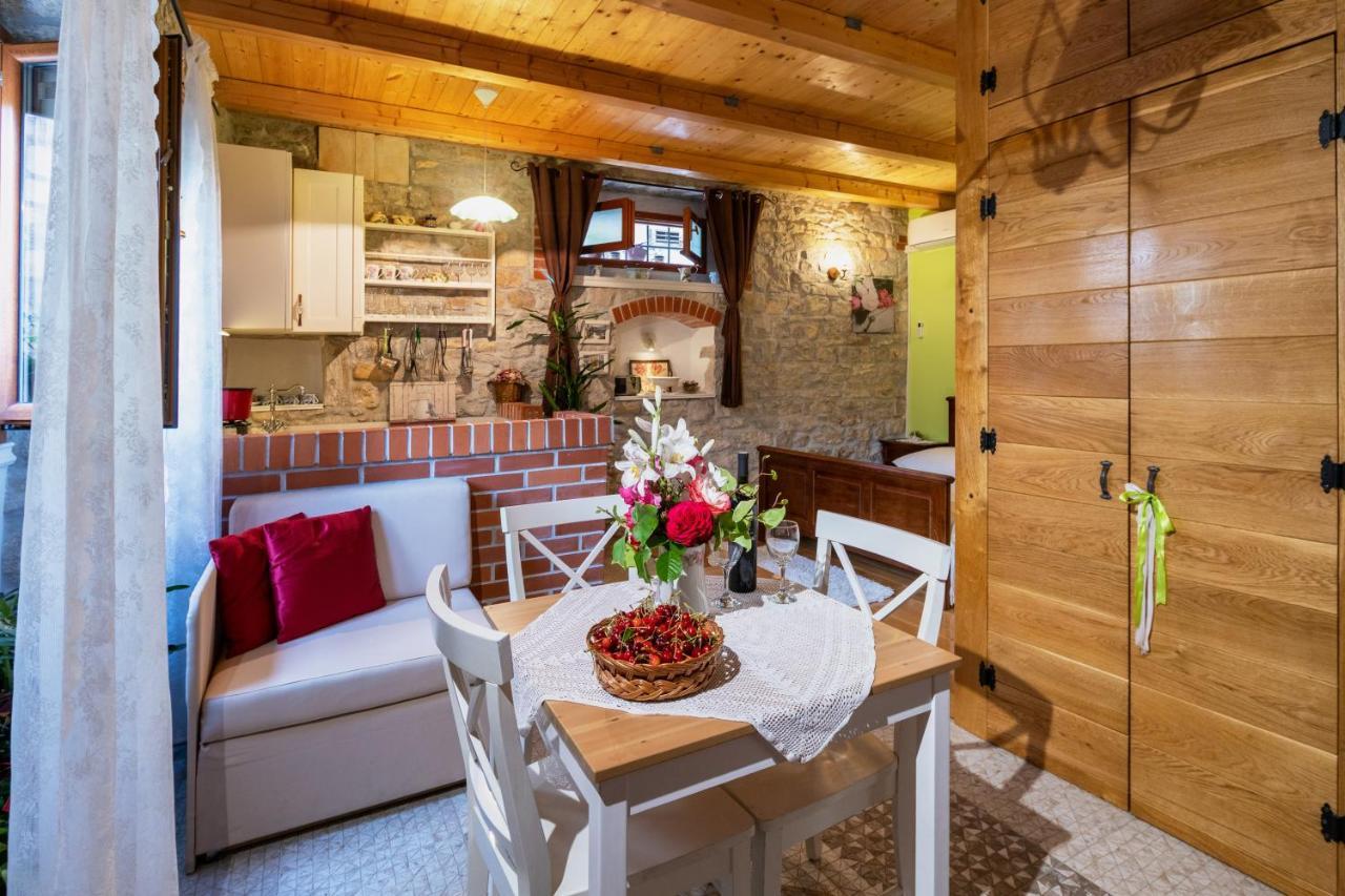Apartment Tara Каштела Екстер'єр фото