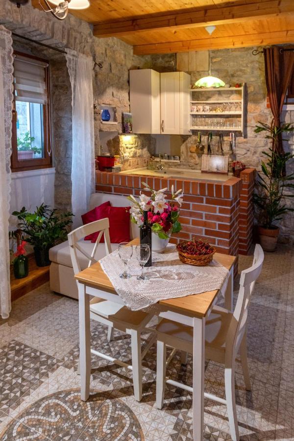 Apartment Tara Каштела Екстер'єр фото