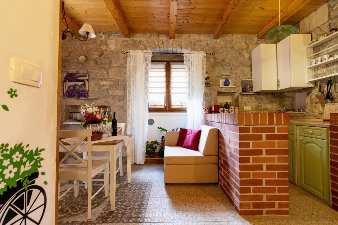Apartment Tara Каштела Екстер'єр фото